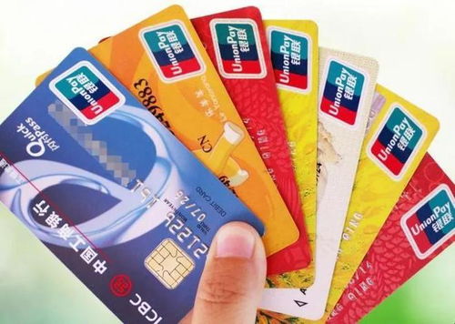 套取信用卡10万元借给朋友,逾期没还,谁来承担责任