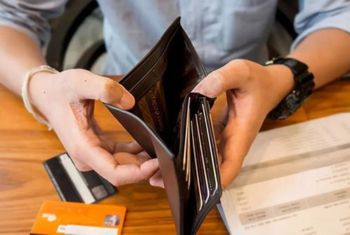 每月收入仅4000块,为啥却能开10万的车 住100万的房 真相揭开